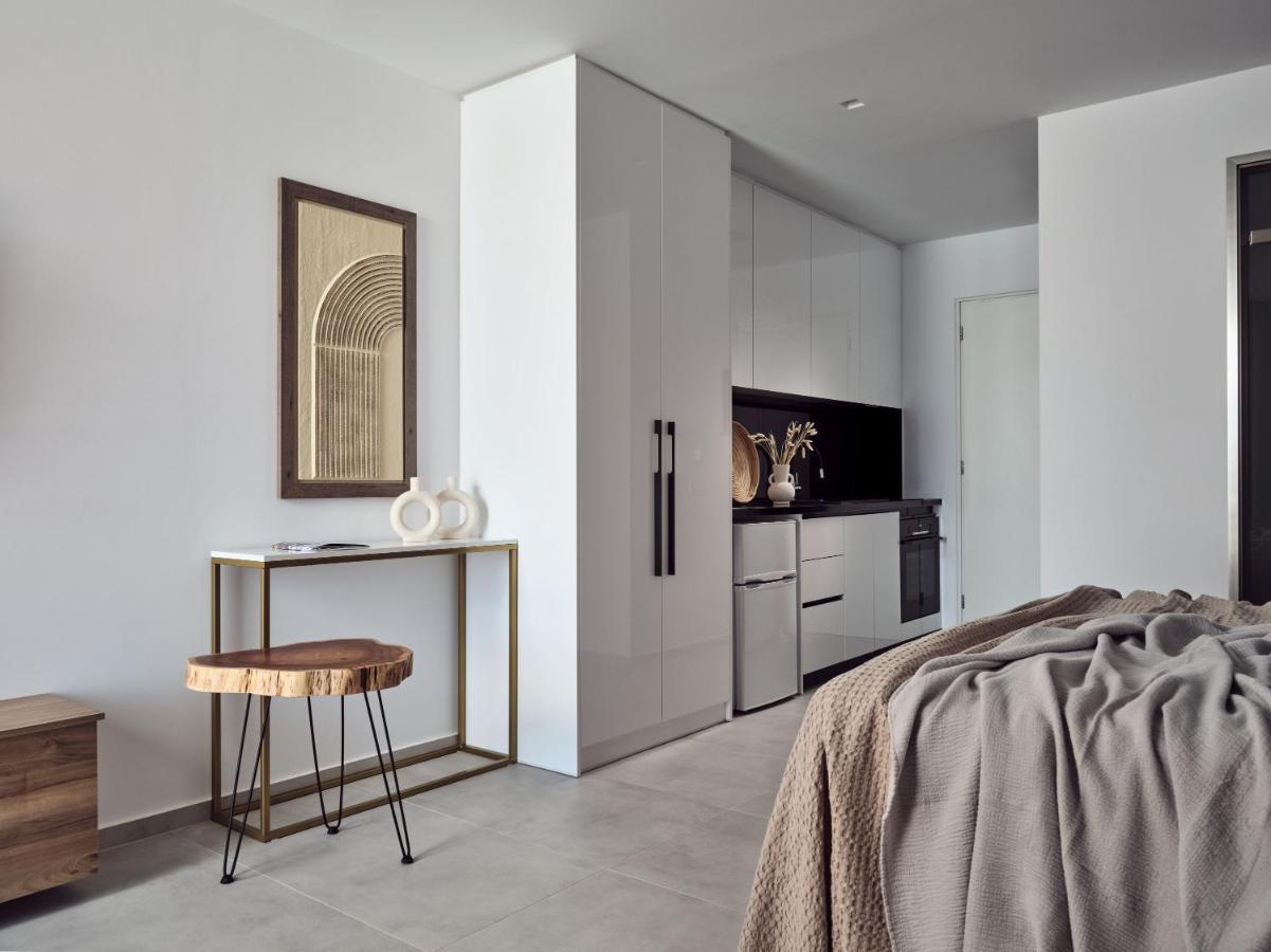 The Sall Suites Complex B - Iconic Sea Views, By Zantewize アギオス・ニコラオス エクステリア 写真